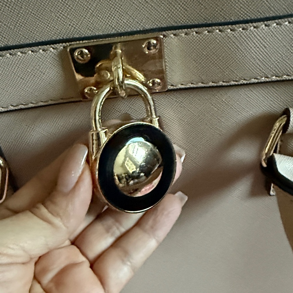 Elegant Beige Satchel Bag - Picture 4 of 13